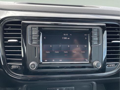 Used 2018 Volkswagen Beetle 2.0T S w/ Style & Comfort Package For S image 26