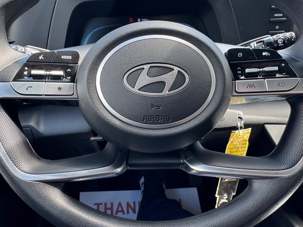 Used 2024 Hyundai Elantra SE FWD image 39