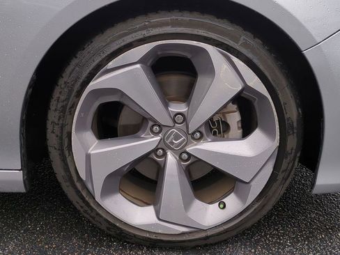 Used 2018 Honda Accord Touring image 11