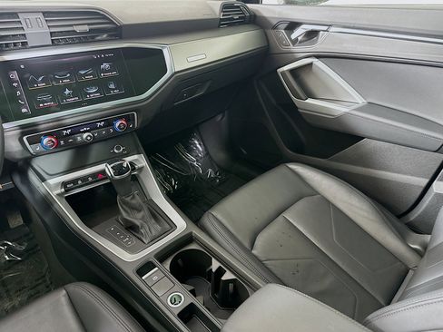 Certified 2025 Audi Q3 2.0T Premium image 22