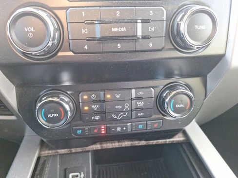 Used 2019 Ford F250 Lariat w/ Chrome Package image 14