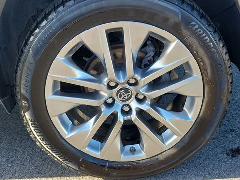 Used 2019 Toyota RAV4 Limited w/ Advanced Technology Package FWD image 12