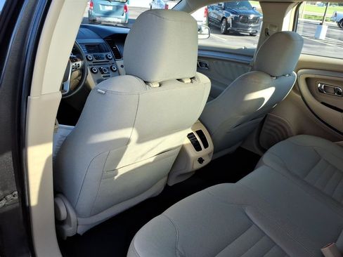 Used 2016 Ford Taurus SE FWD image 7