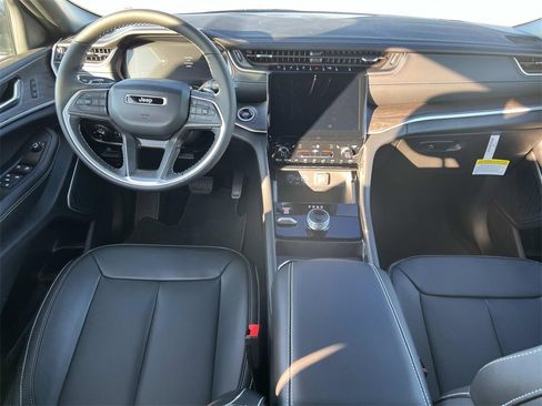 New 2025 Jeep Grand Cherokee L Limited image 10