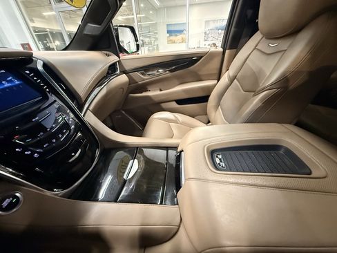 Used 2019 Cadillac Escalade Platinum image 47