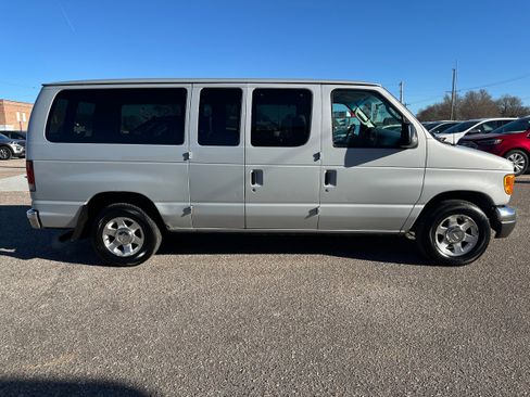 Used 2006 Ford E-150 and Econoline 150 Cargo image 7
