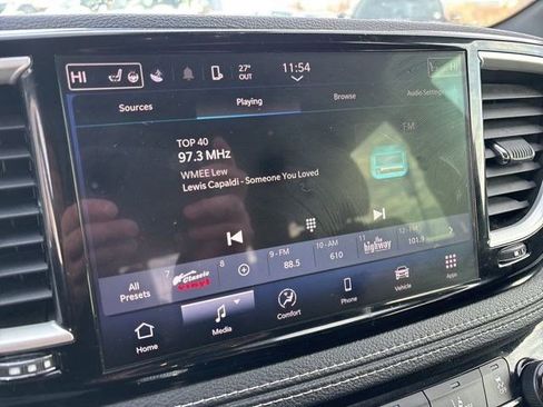 Used 2022 Chrysler Pacifica Touring image 21