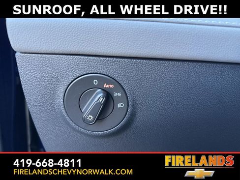 Used 2024 Volkswagen Taos SE w/ Panoramic Sunroof Package image 9