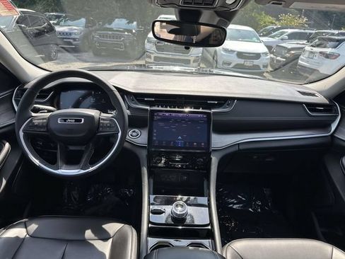 Used 2023 Jeep Grand Cherokee L Limited AWD/4WD image 21