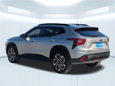 Used 2025 Chevrolet Trax RS w/ Driver Confidence Package image 4