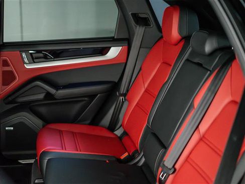 Certified 2026 Porsche Cayenne AWD/4WD image 29
