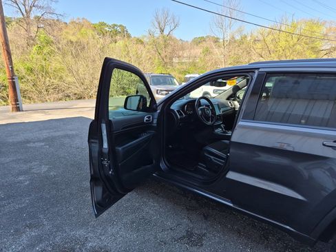 Used 2020 Jeep Grand Cherokee Altitude image 10