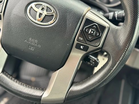 Used 2017 Toyota Tacoma SR5 w/ Tow Package RWD image 17