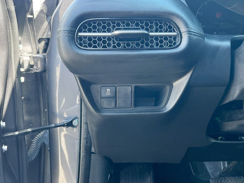 Used 2023 Honda HR-V EX-L image 10