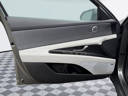 New 2026 Hyundai Elantra Limited image 11