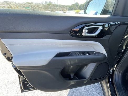 Used 2024 Jeep Compass Limited image 12