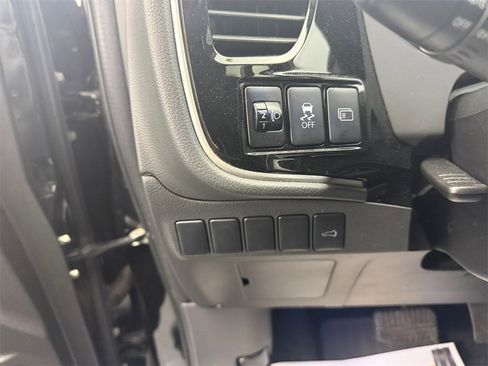 Used 2016 Mitsubishi Outlander GT image 28