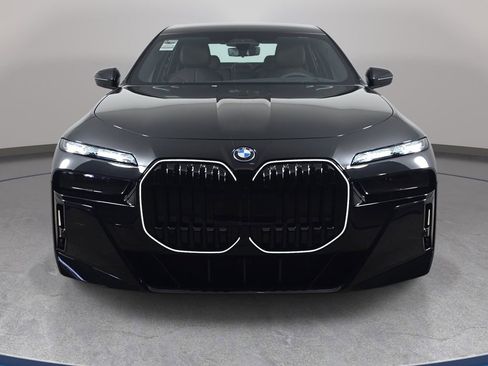 New 2026 BMW i7 xDrive60 w/ Executive Package AWD/4WD image 2