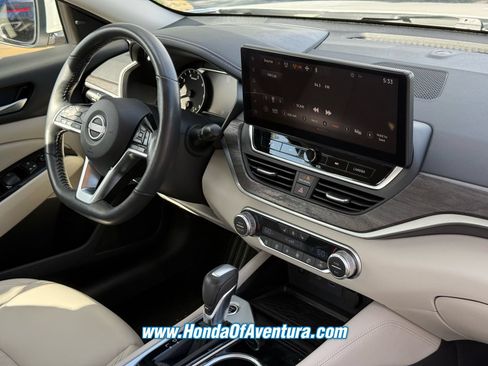 Used 2024 Nissan Altima 2.5 SL FWD image 10