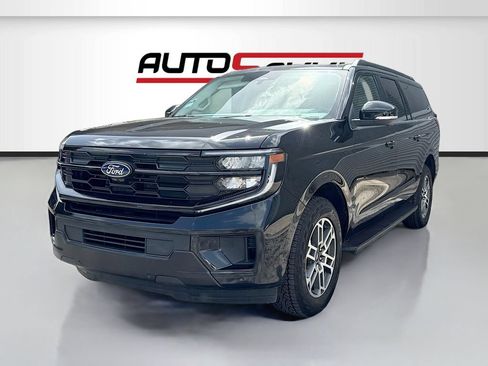 Used 2025 Ford Expedition Max Active AWD/4WD image 3