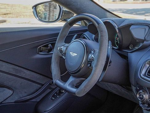 Used 2023 Aston Martin V8 Vantage Coupe image 39