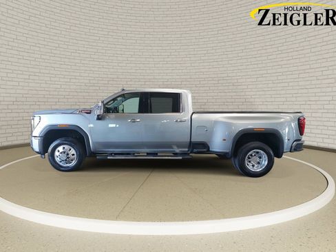 Used 2025 GMC Sierra 3500 Denali w/ Denali Reserve Package AWD/4WD image 8