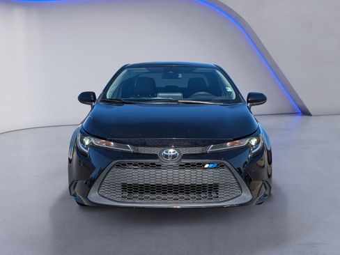 Used 2021 Toyota Corolla LE image 3