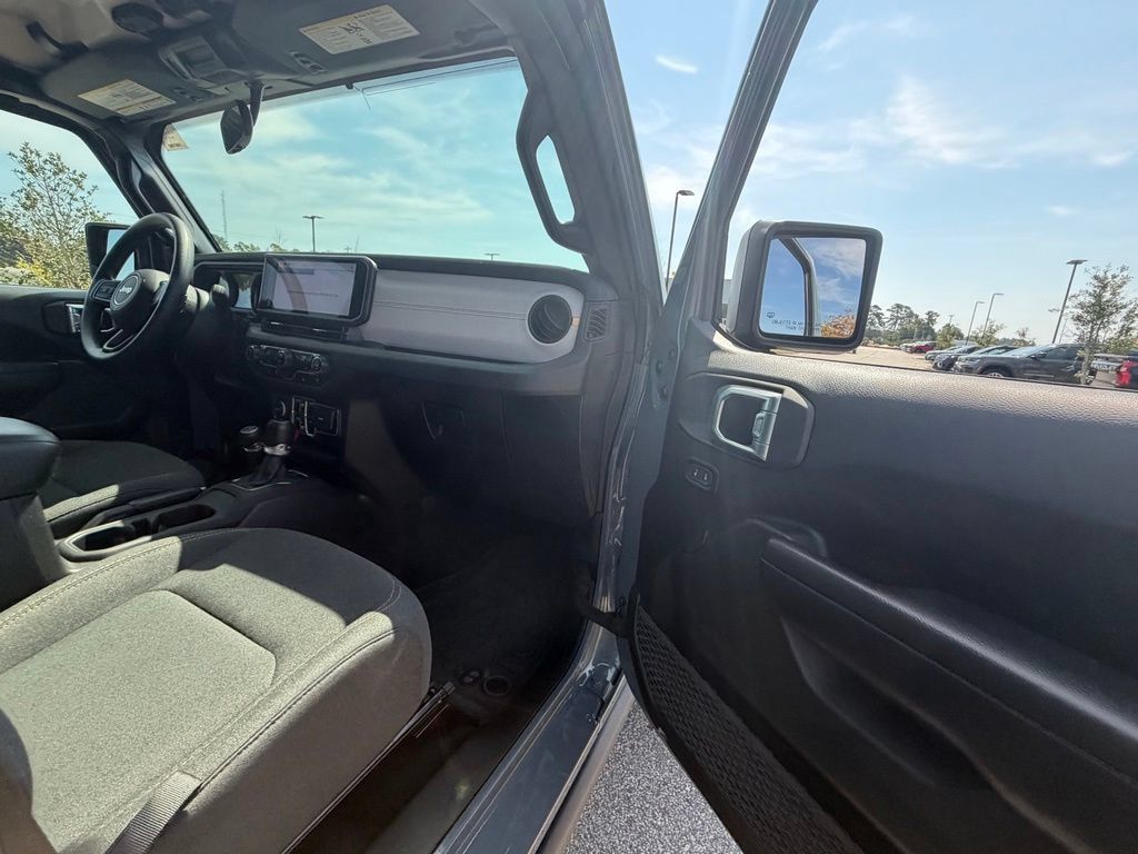 Certified 2024 Jeep Gladiator Sport AWD/4WD image 36