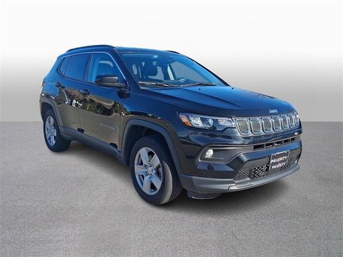 Used 2022 Jeep Compass Latitude image 3