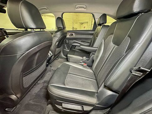 Used 2021 Kia Sorento EX AWD/4WD image 28