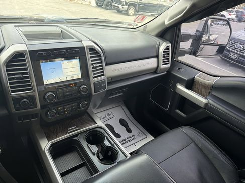 Used 2017 Ford F250 Lariat w/ Chrome Package image 23