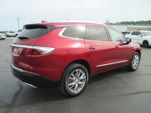 Used 2022 Buick Enclave Essence w/ Experience Buick Package FWD image 5
