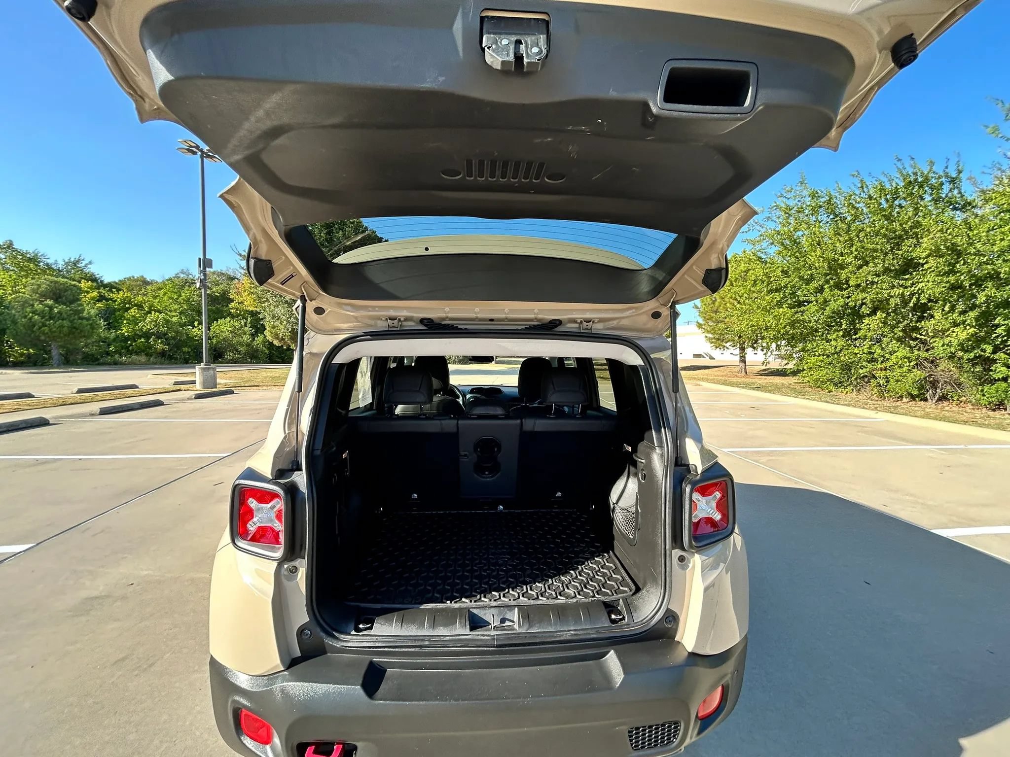 Used 2017 Jeep Renegade Trailhawk AWD/4WD image 10