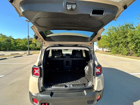 Used 2017 Jeep Renegade Trailhawk AWD/4WD image 10