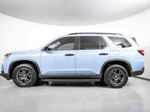 Used 2025 Honda Pilot TrailSport image 13