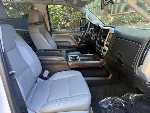 Used 2018 GMC Sierra 3500 SLT w/ Duramax Plus Package AWD/4WD image 10