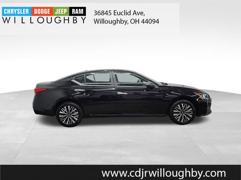 Used 2025 Nissan Altima 2.5 SV AWD/4WD image 4