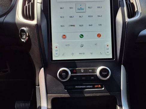 Used 2023 Ford Edge SEL image 16