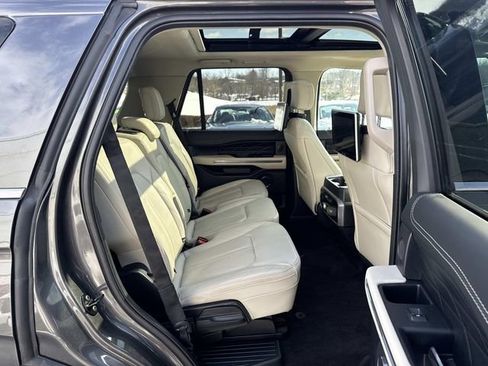 Used 2020 Ford Expedition Platinum image 11