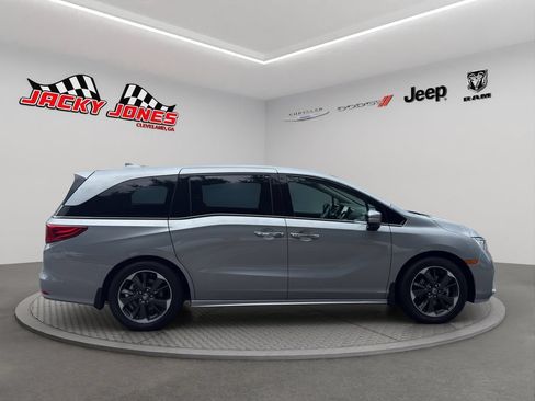 Used 2023 Honda Odyssey Elite image 12