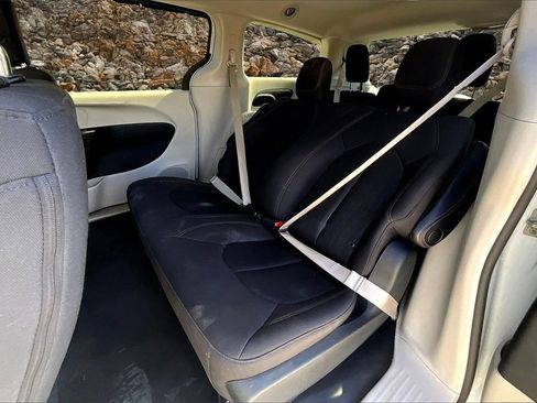 Used 2019 Chrysler Pacifica L image 15