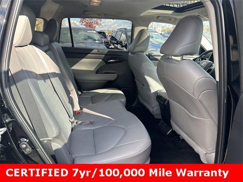 Used 2022 Toyota Highlander XLE image 10