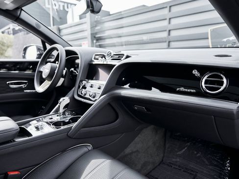 Used 2023 Bentley Bentayga Extended Wheelbase AWD/4WD image 40