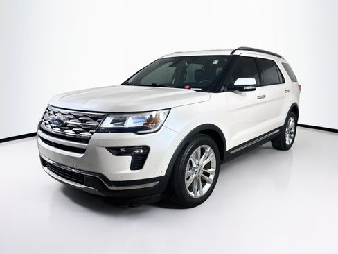 Used 2018 Ford Explorer Limited w/ Equipment Group 301A FWD image 4