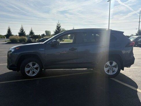 Used 2021 Toyota RAV4 LE AWD/4WD image 9