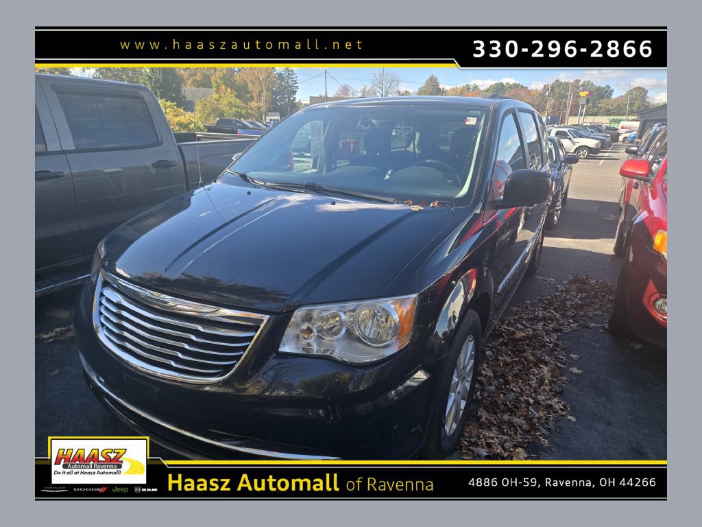 Used 2014 Chrysler Town & Country Touring FWD image 1