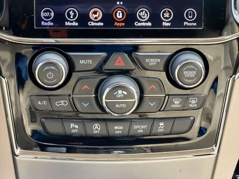 Used 2019 Jeep Grand Cherokee Limited image 19