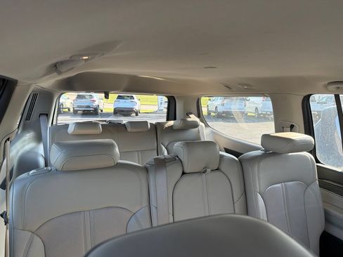 Used 2024 Jeep Wagoneer Series II w/ Flexible Seating Group RWD image 7