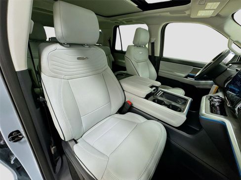 New 2025 Ford Expedition Platinum w/ Platinum Ultimate Package image 31