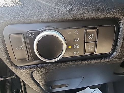 Used 2023 Ford Explorer XLT AWD/4WD image 18